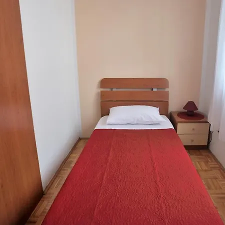 Vinja - Ground Floor - Garden Appartement