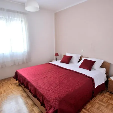 Vinja - Privat Garden - Whirlpool Apartment Poreč