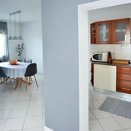 Vinja - Privat Garden - Whirlpool Apartment Poreč