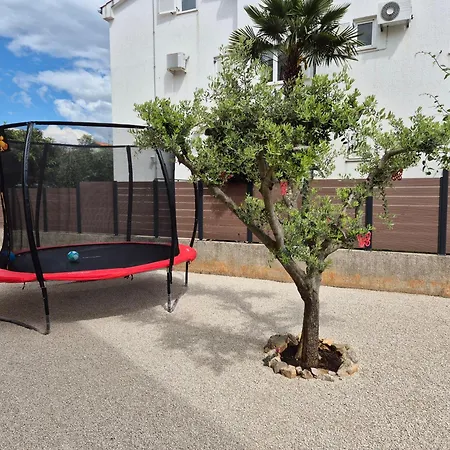 公寓 Family Vinja - Privat Garden - Whirlpool