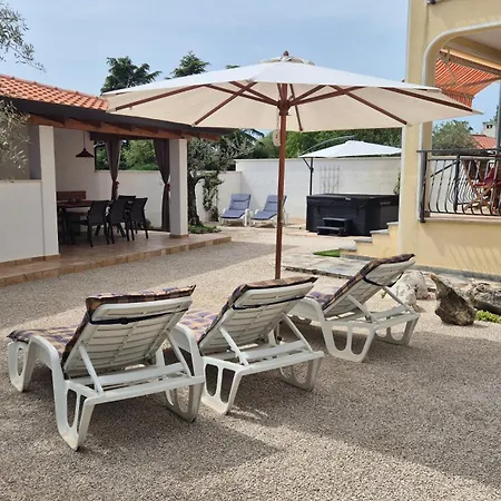 Apartment Family Vinja - Privat Garden - Whirlpool *