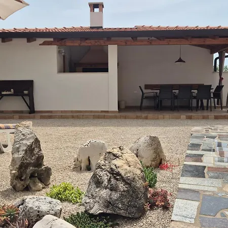 Vinja - Privat Garden - Whirlpool Apartment Poreč