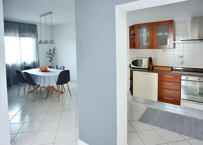 Family Vinja - Privat Garden - Whirlpool Διαμέρισμα Πόρετς