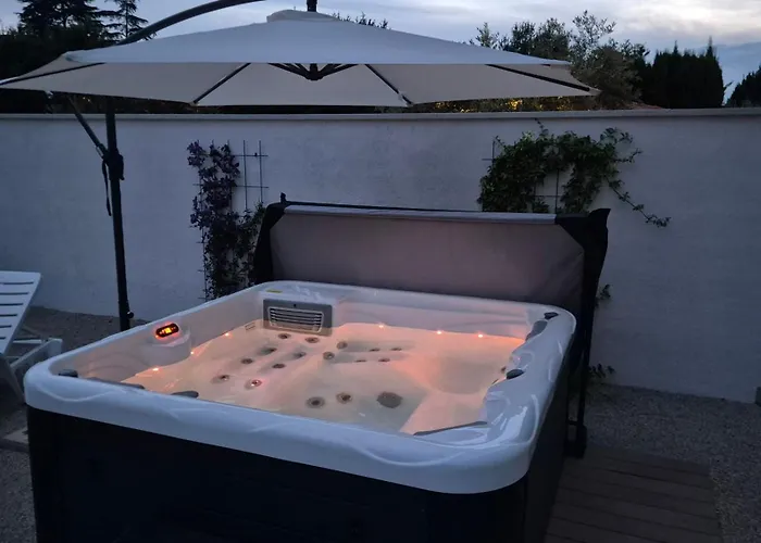 Family Vinja - Privat Garden - Whirlpool Διαμέρισμα Πόρετς